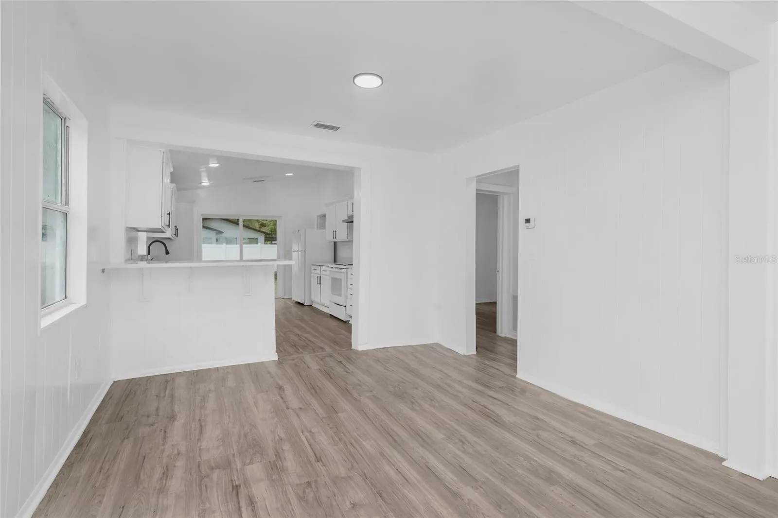 8021 N EDISON AVE