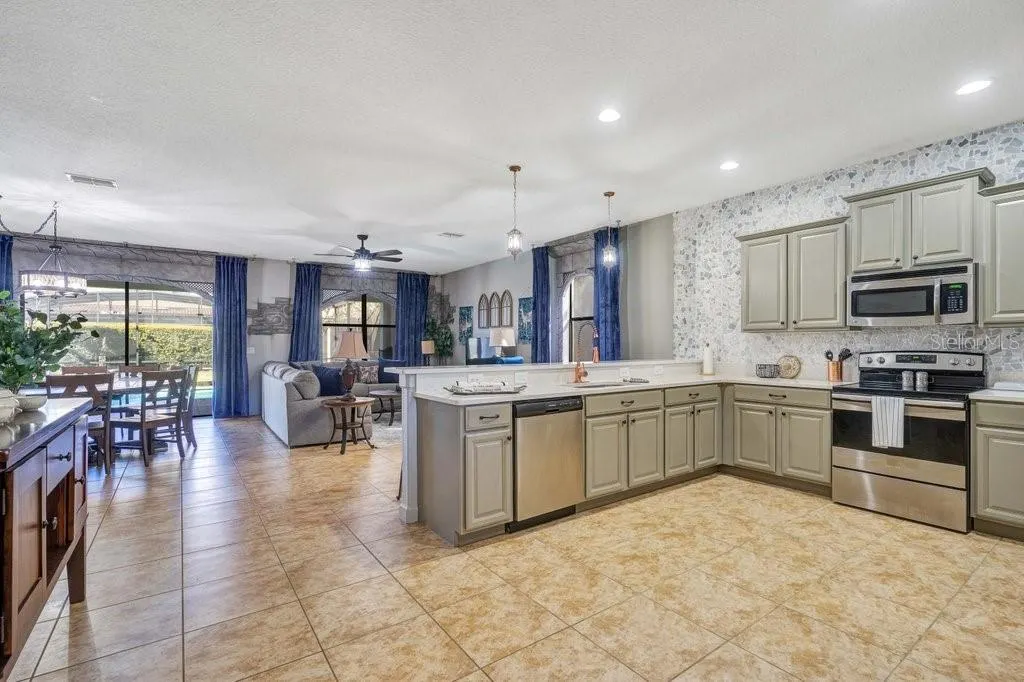 1430 THUNDERBIRD RD