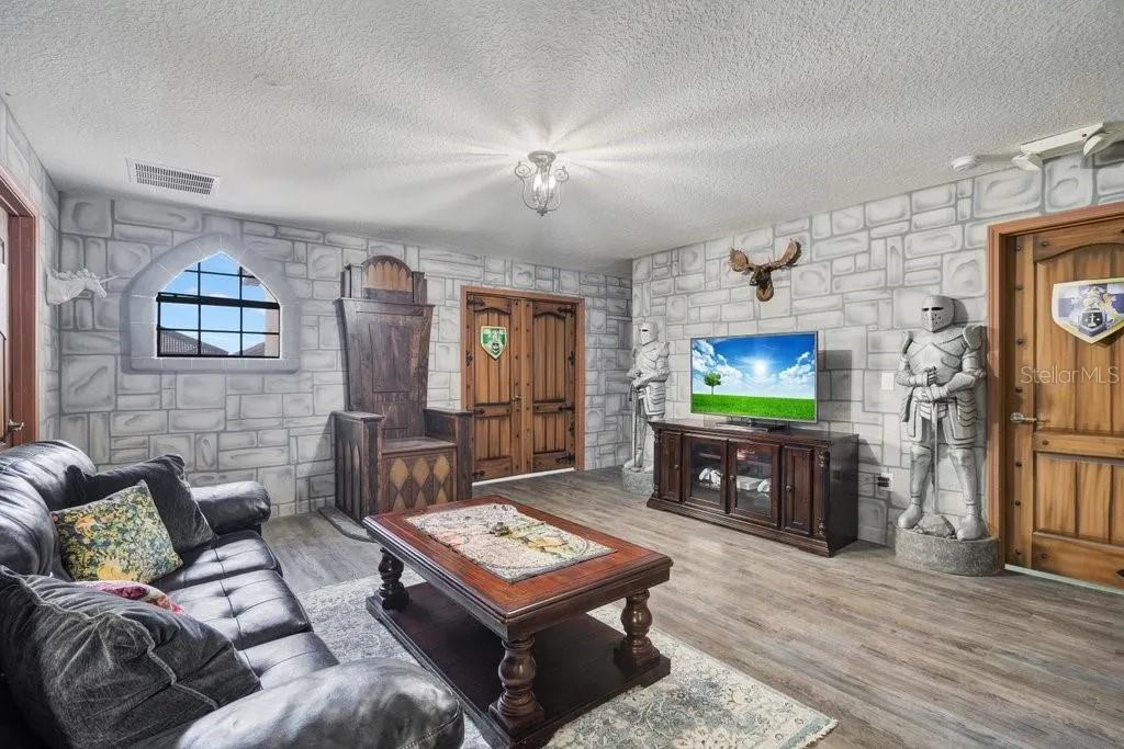 1430 THUNDERBIRD RD