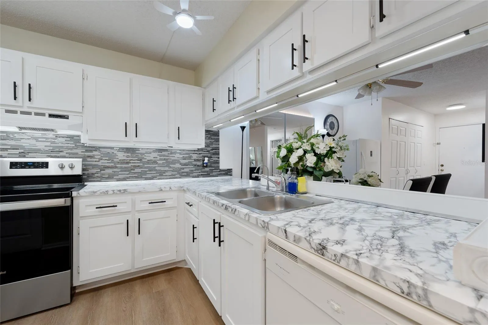 652 KENWICK CIR #105 #105
