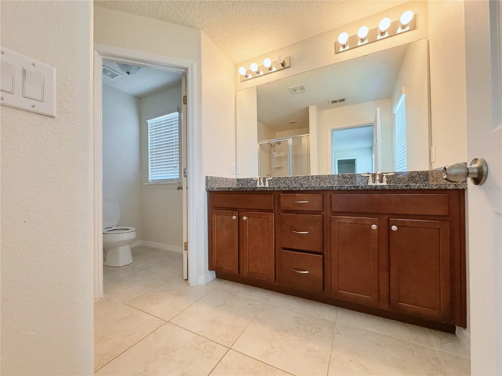 2428 CHATEAU LOOP