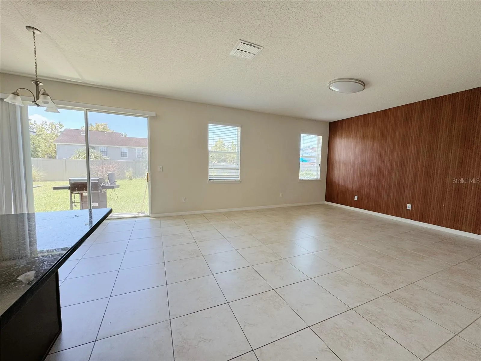 2428 CHATEAU LOOP