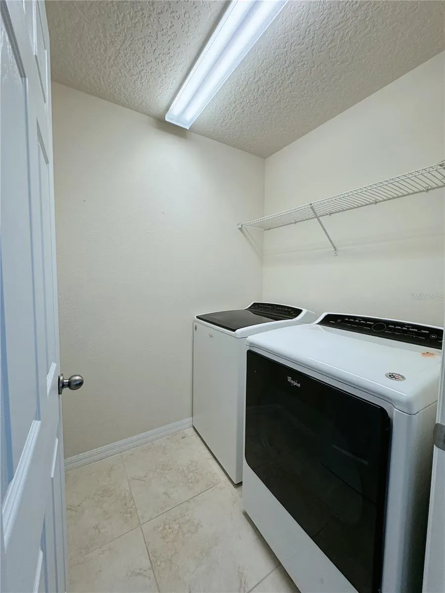 2428 CHATEAU LOOP