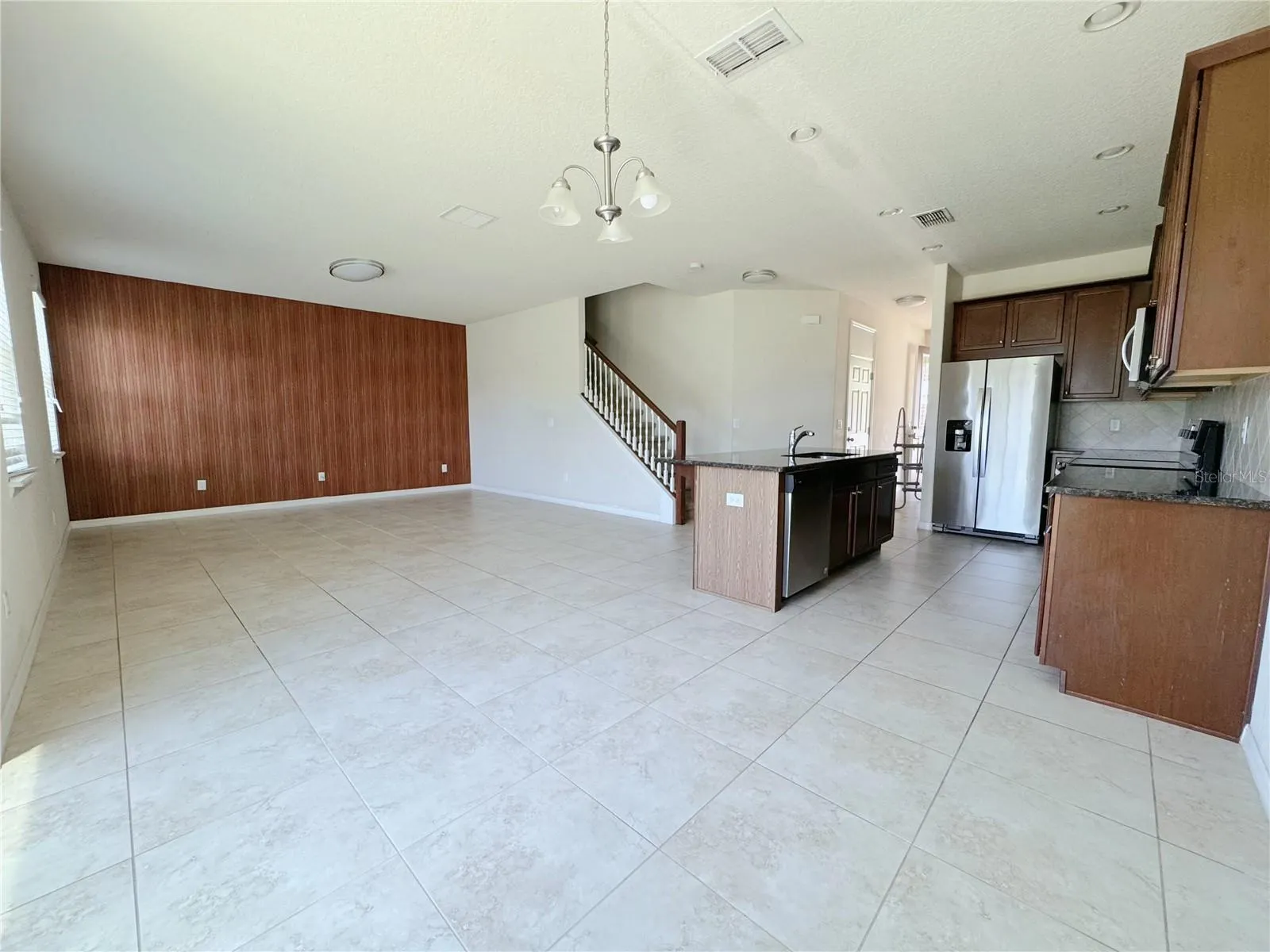 2428 CHATEAU LOOP
