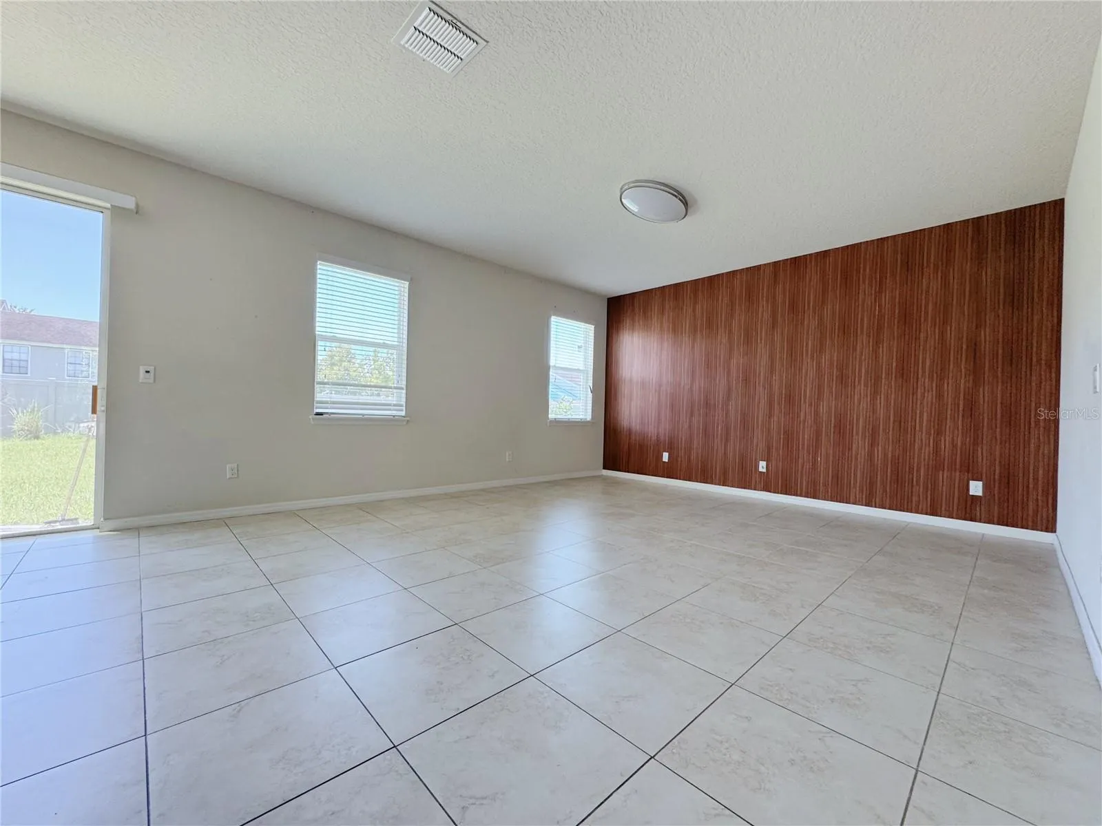 2428 CHATEAU LOOP