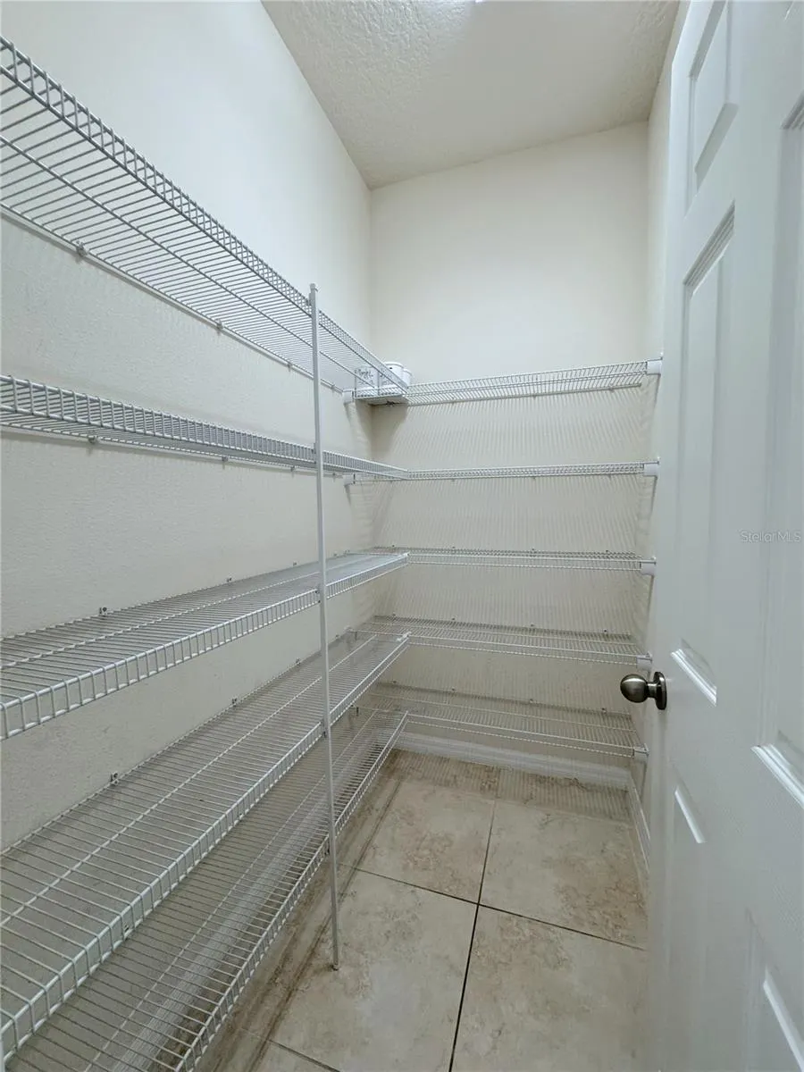 2428 CHATEAU LOOP