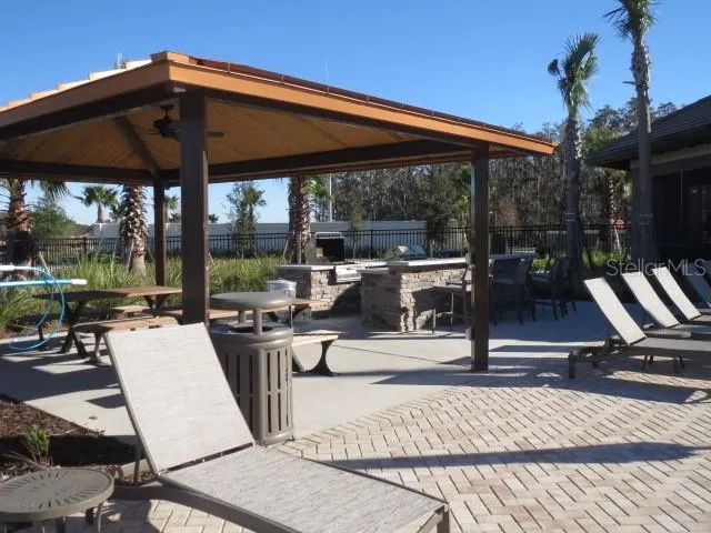 2428 CHATEAU LOOP