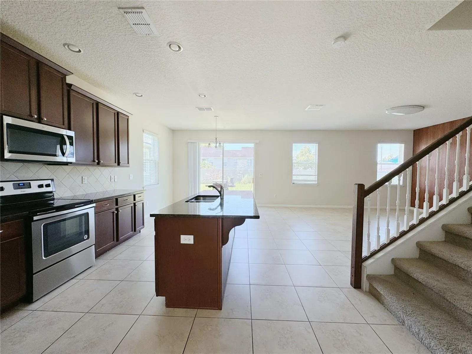 2428 CHATEAU LOOP