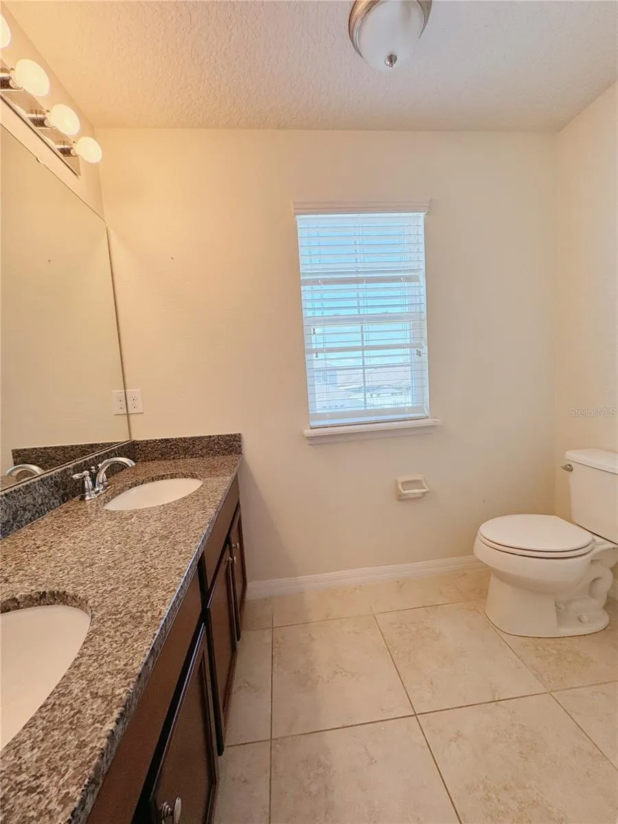 2428 CHATEAU LOOP