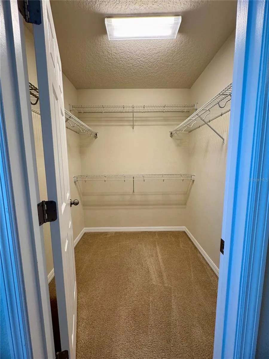 2428 CHATEAU LOOP
