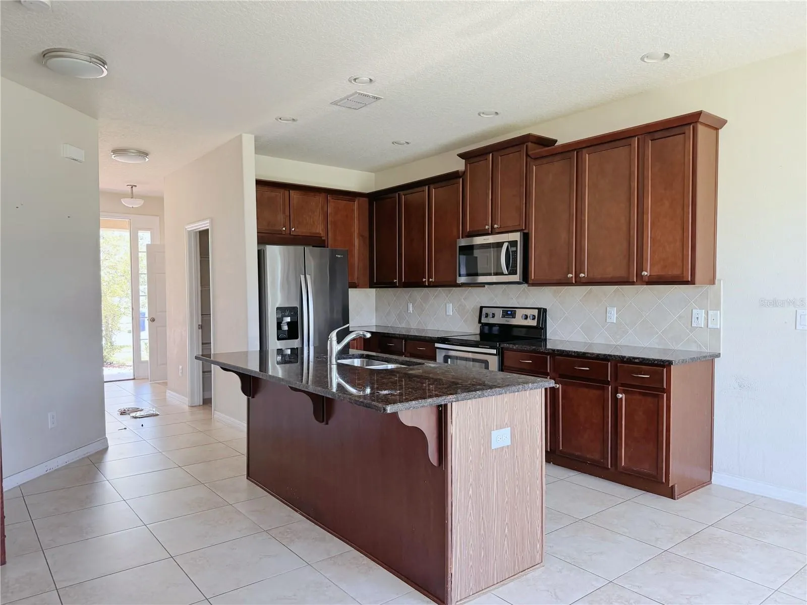 2428 CHATEAU LOOP