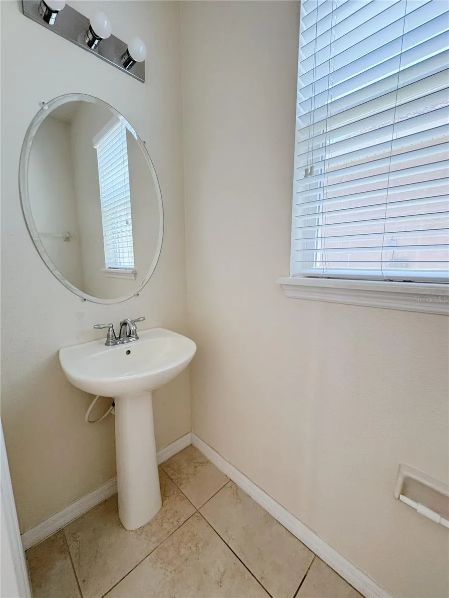 2428 CHATEAU LOOP