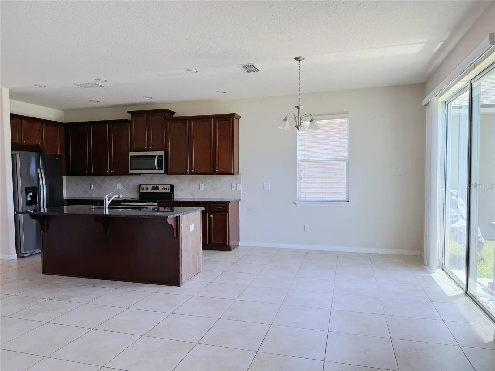 2428 CHATEAU LOOP