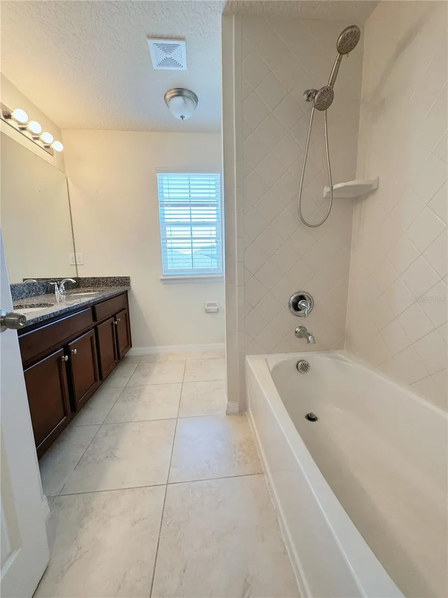 2428 CHATEAU LOOP