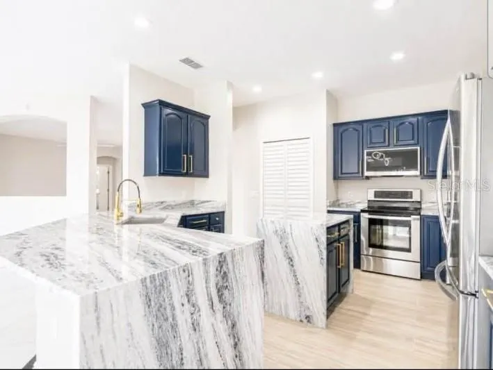 3747 EAGLE ISLE CIR