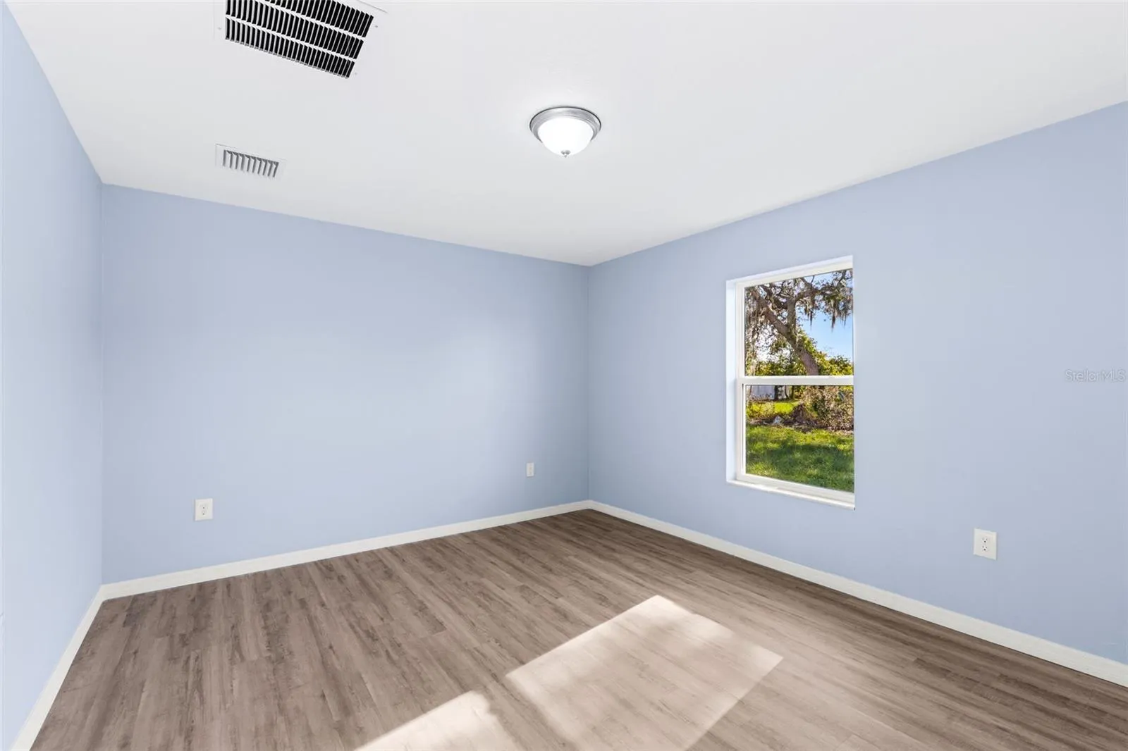 1825 HUDSON CT