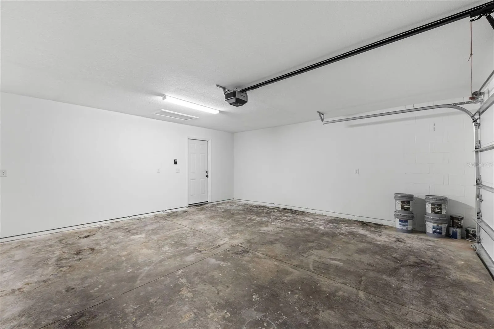 1825 HUDSON CT