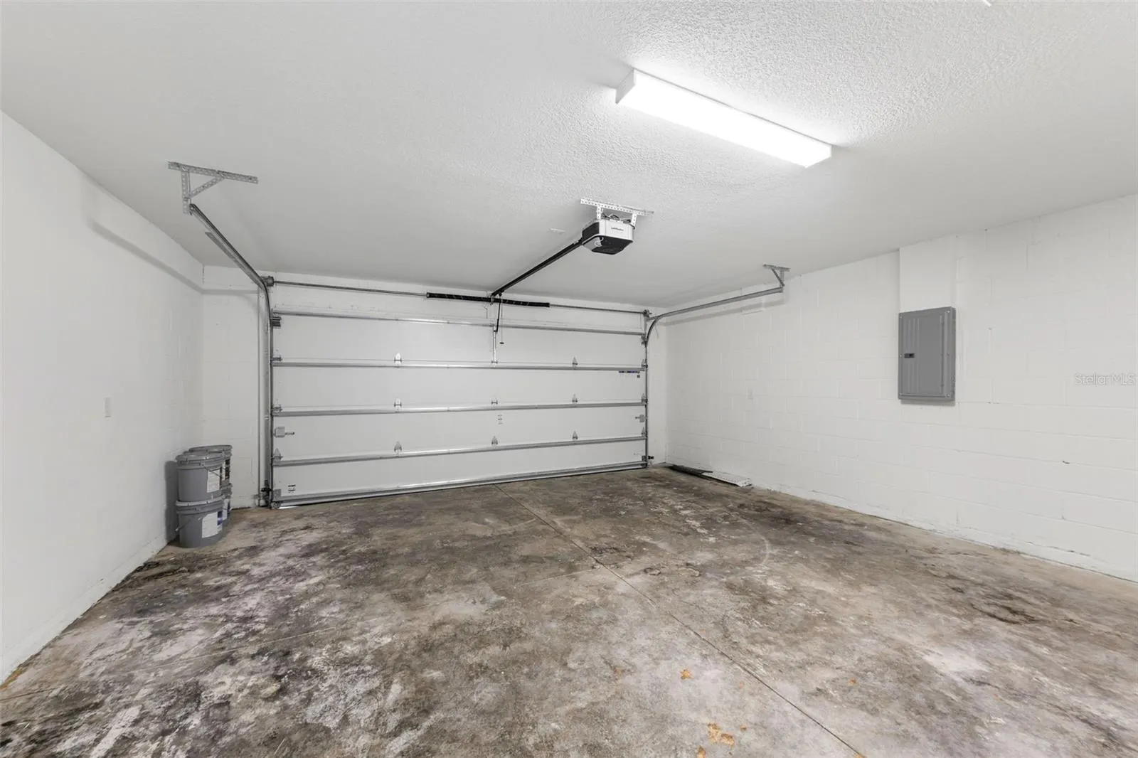 1825 HUDSON CT
