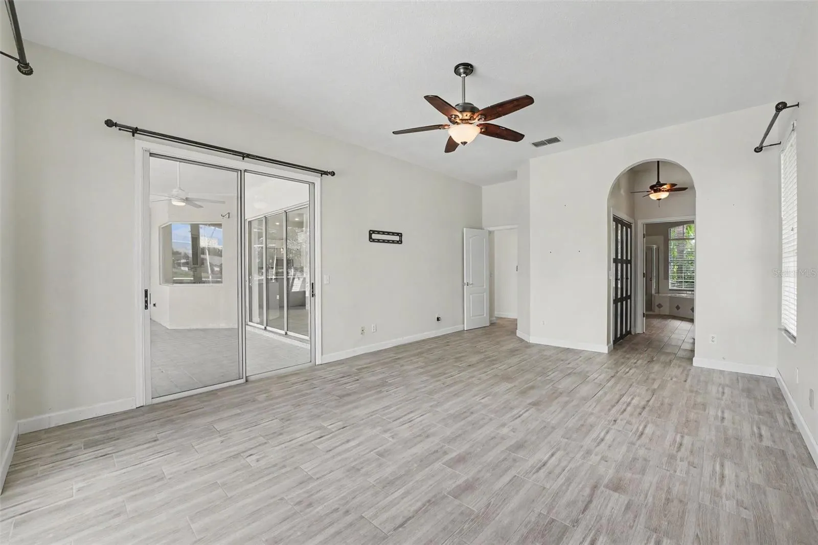 1805 LEE JANZEN DR