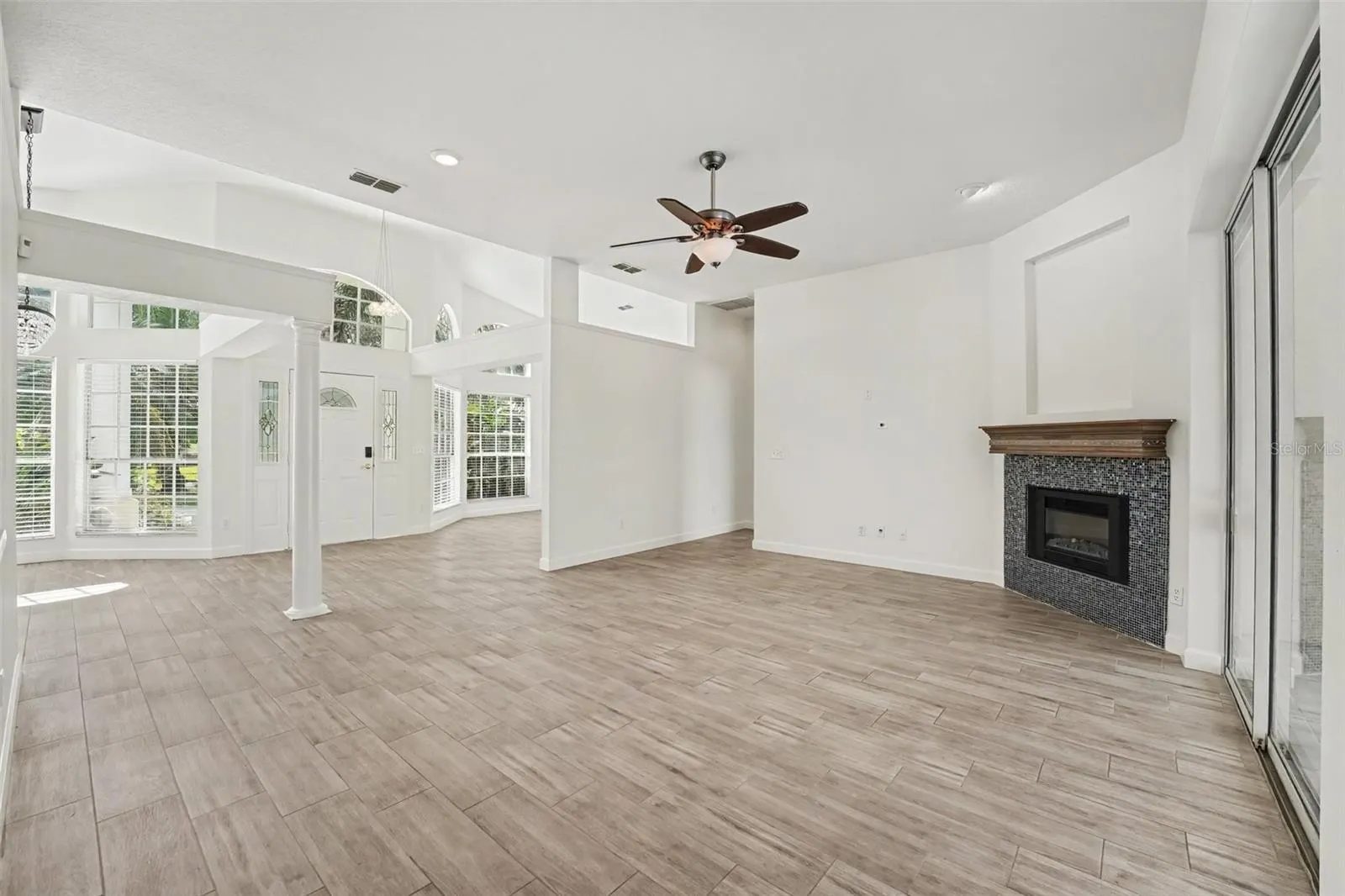 1805 LEE JANZEN DR