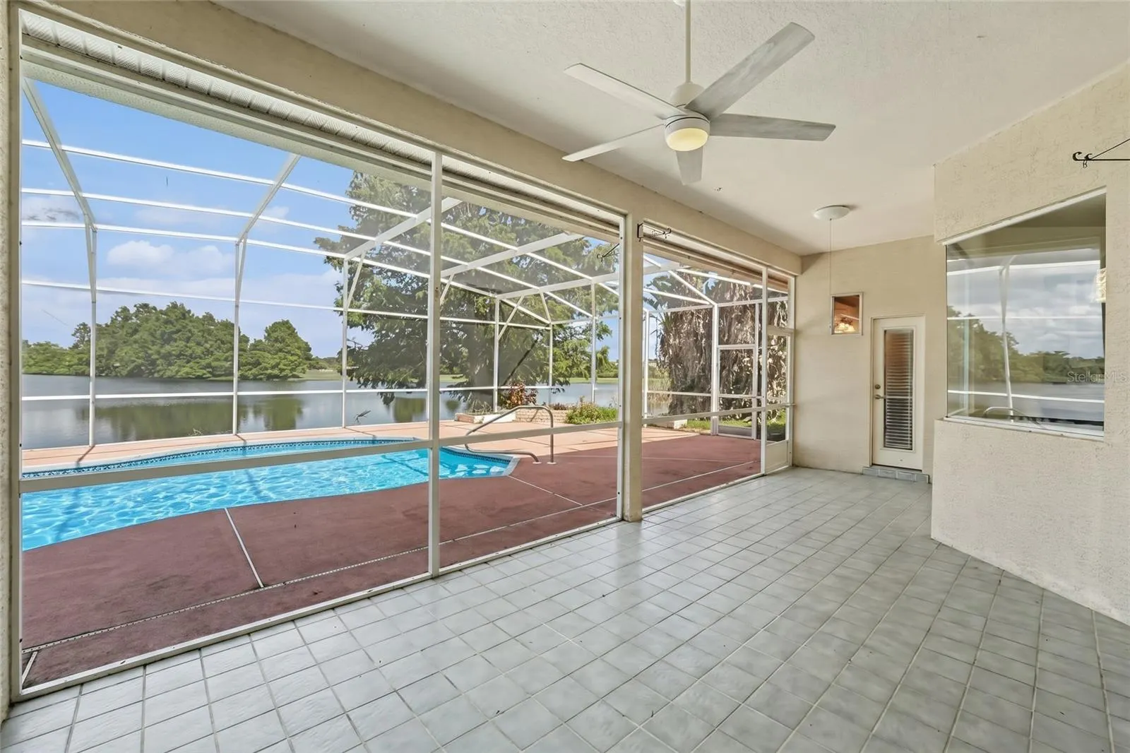 1805 LEE JANZEN DR