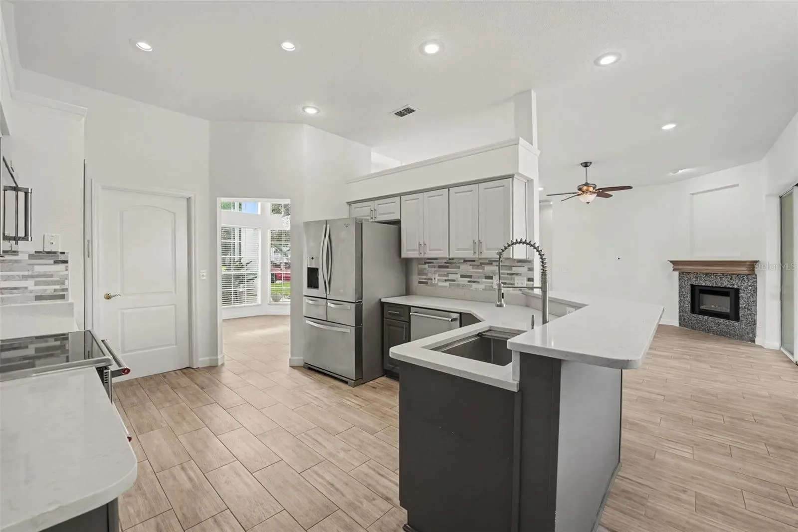 1805 LEE JANZEN DR