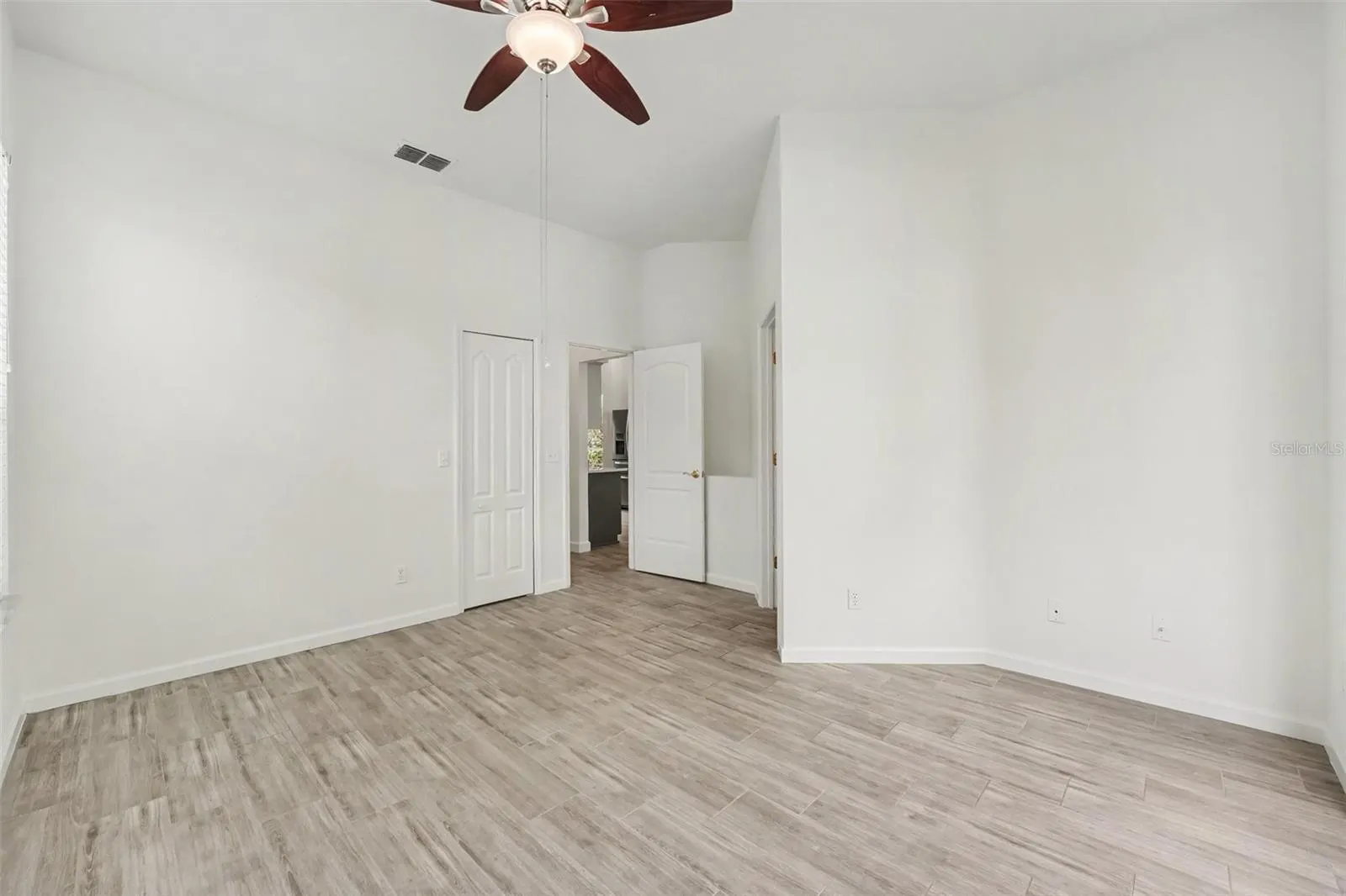 1805 LEE JANZEN DR