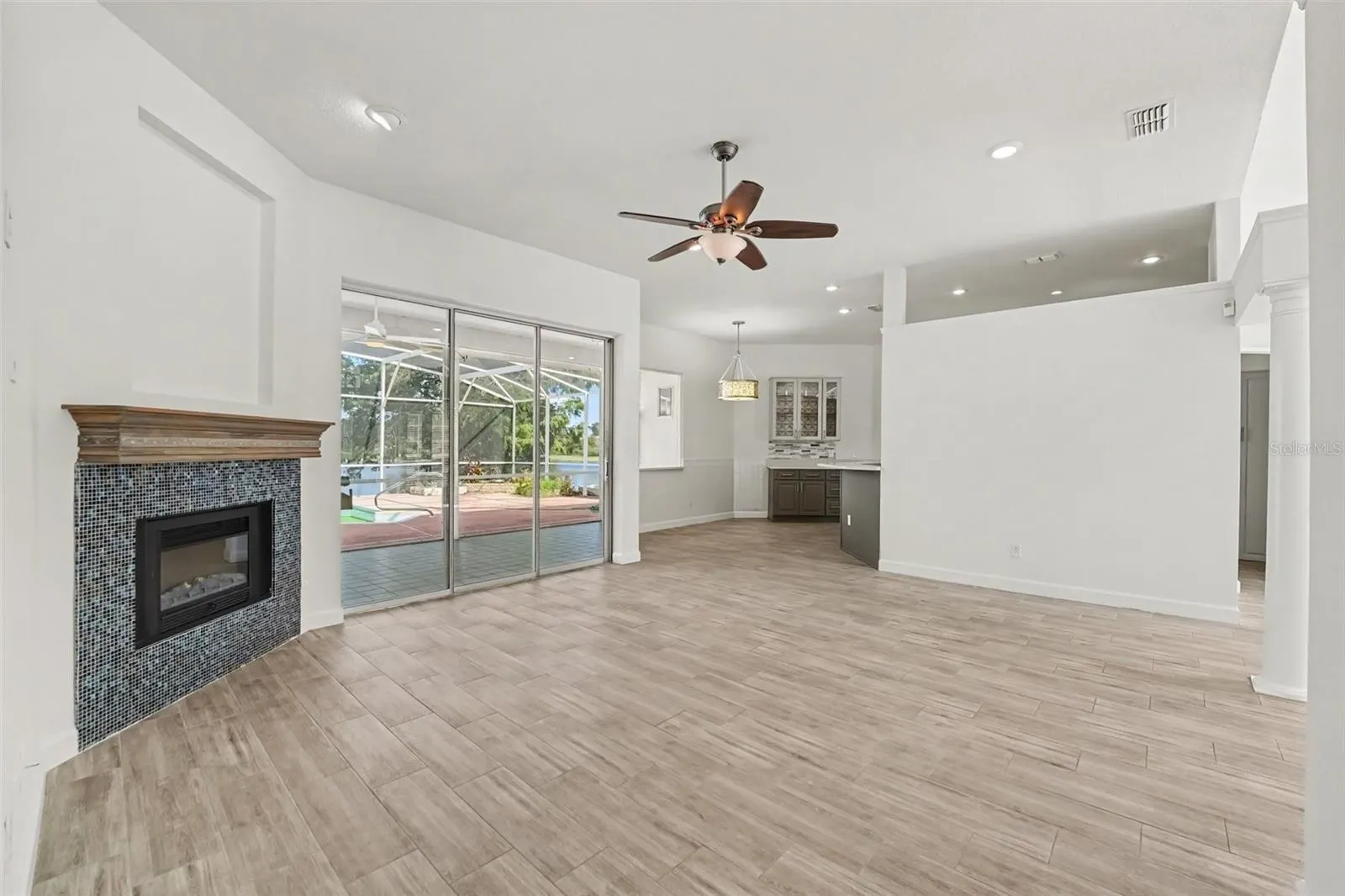 1805 LEE JANZEN DR