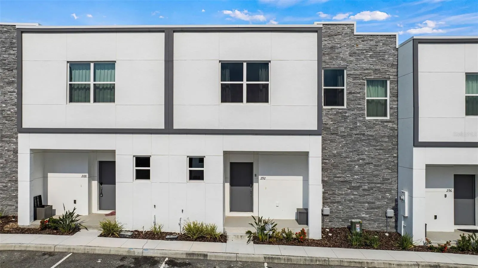 292 FAMAGUSTA DR