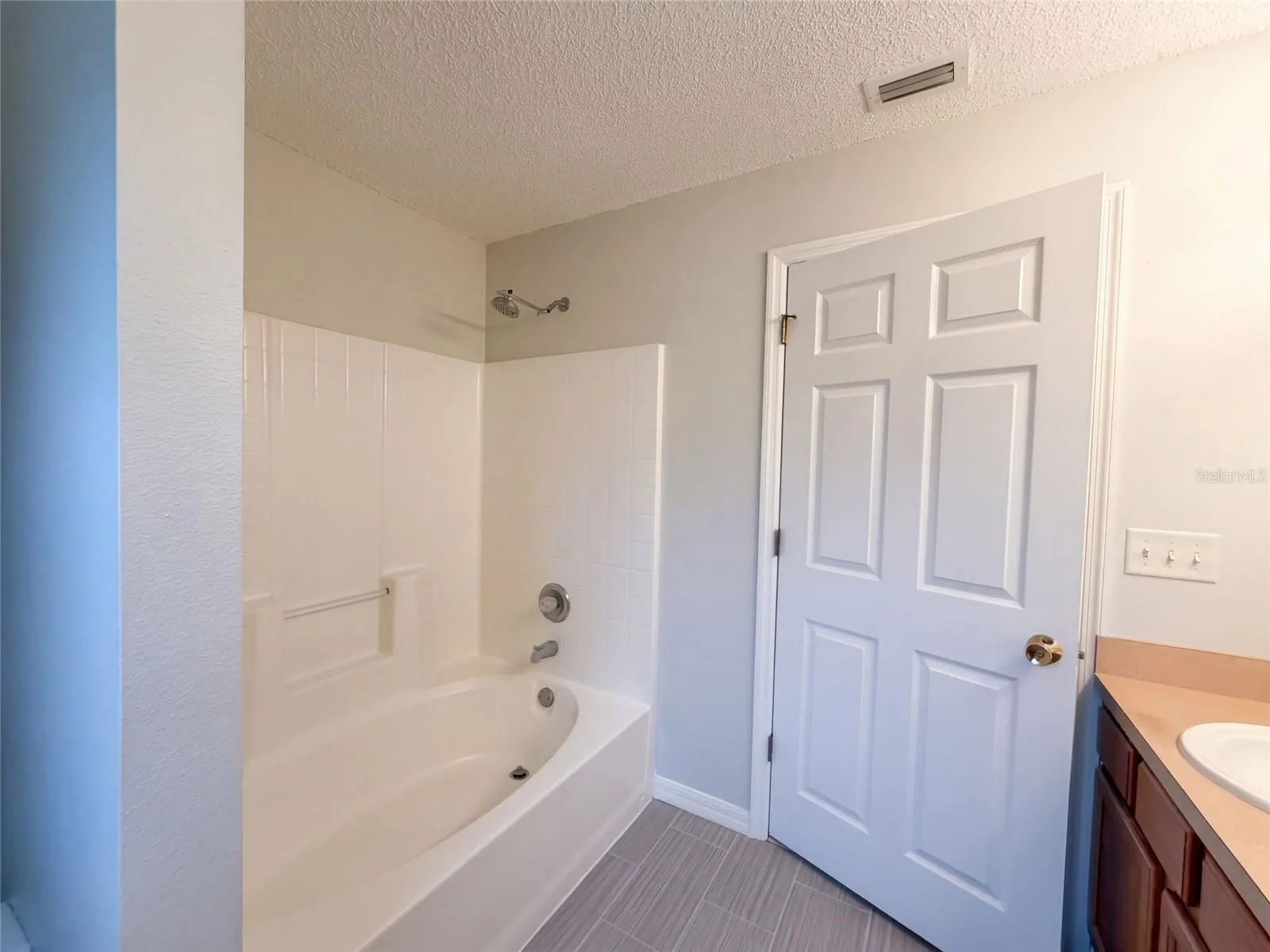 18 ROLLAND LN