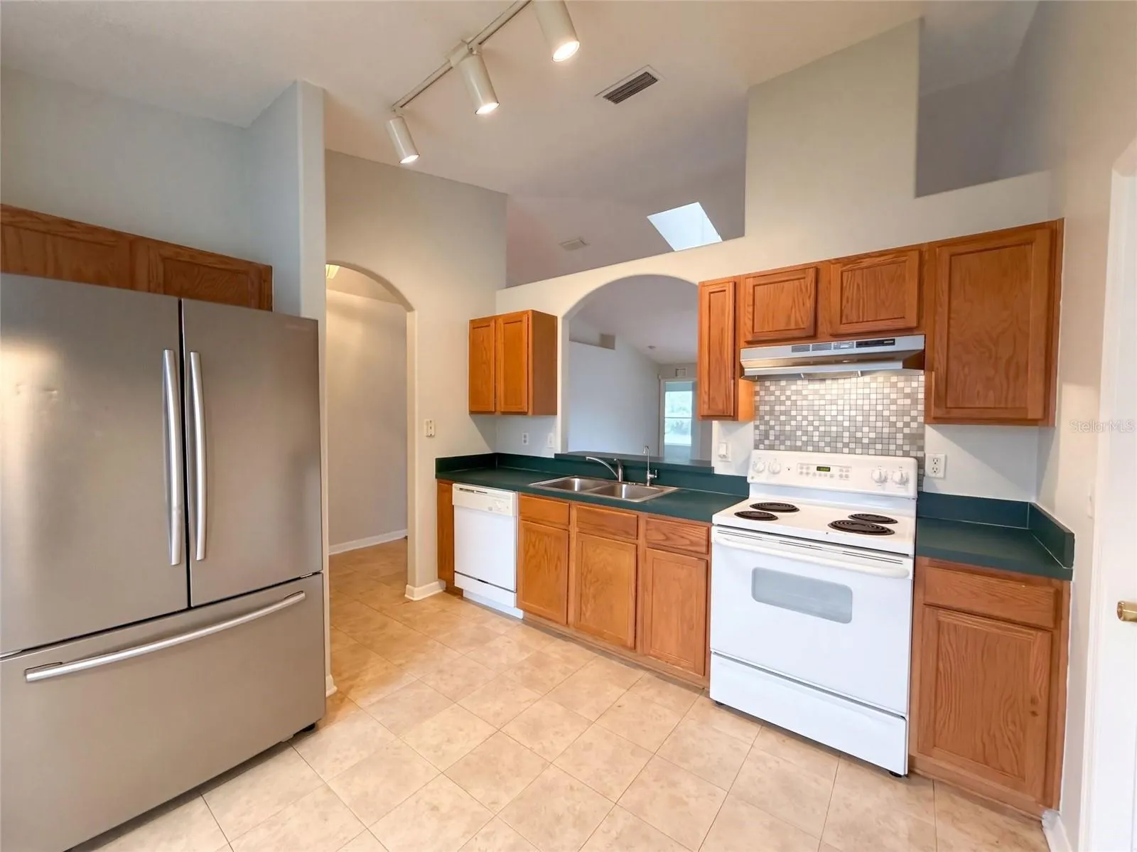 18 ROLLAND LN