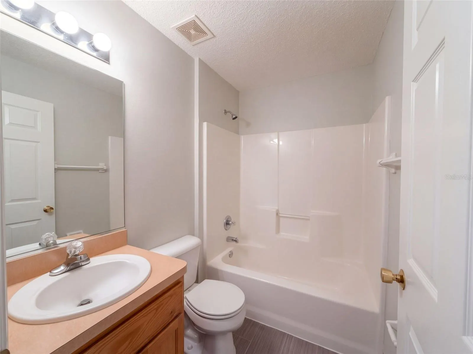 18 ROLLAND LN