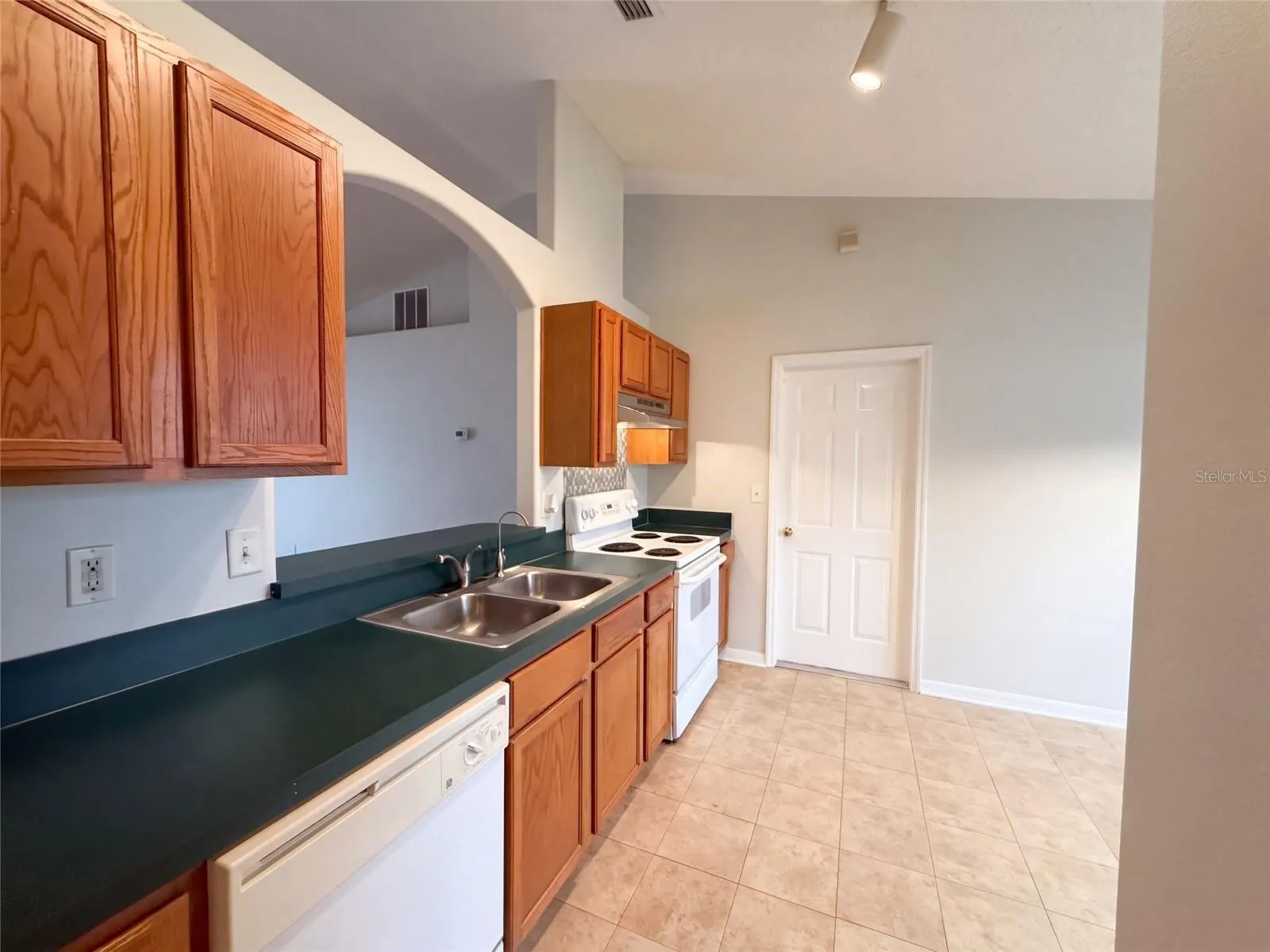 18 ROLLAND LN
