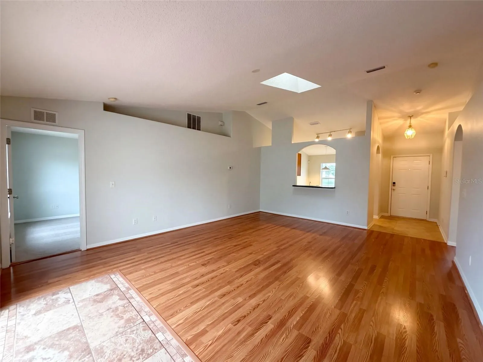 18 ROLLAND LN