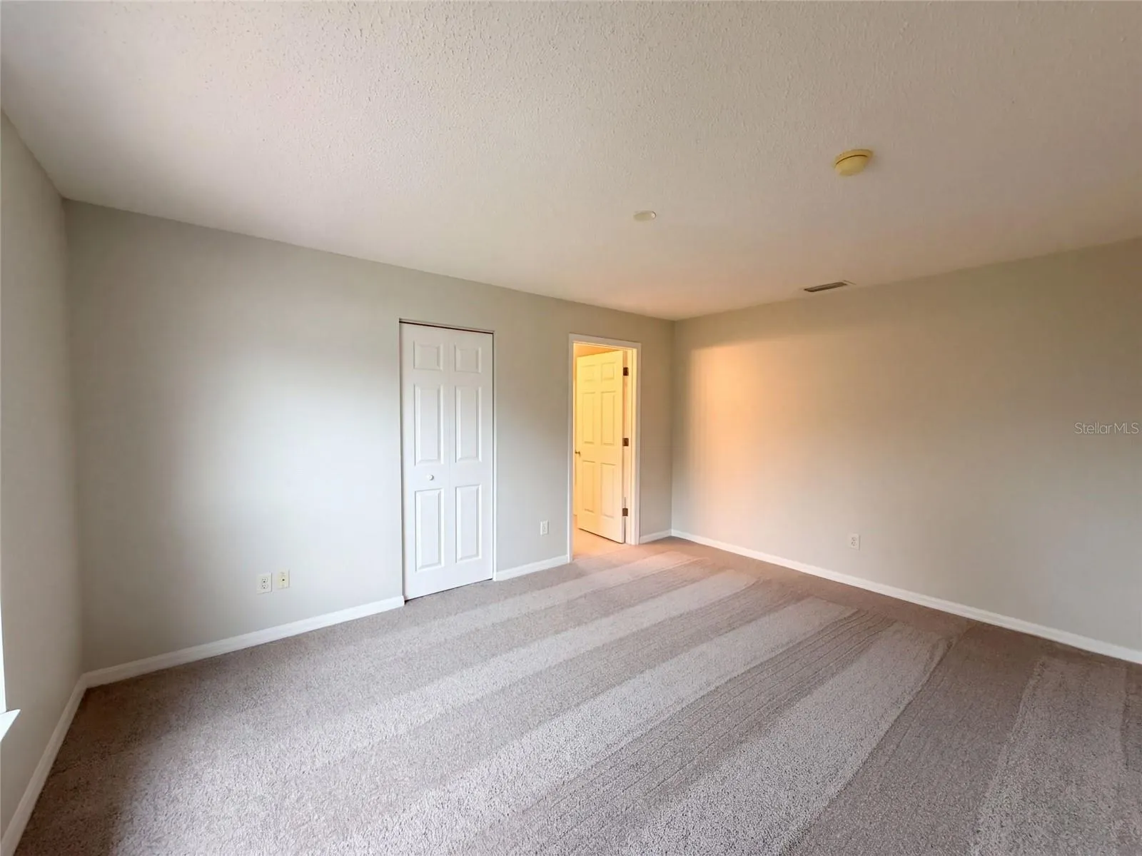 18 ROLLAND LN