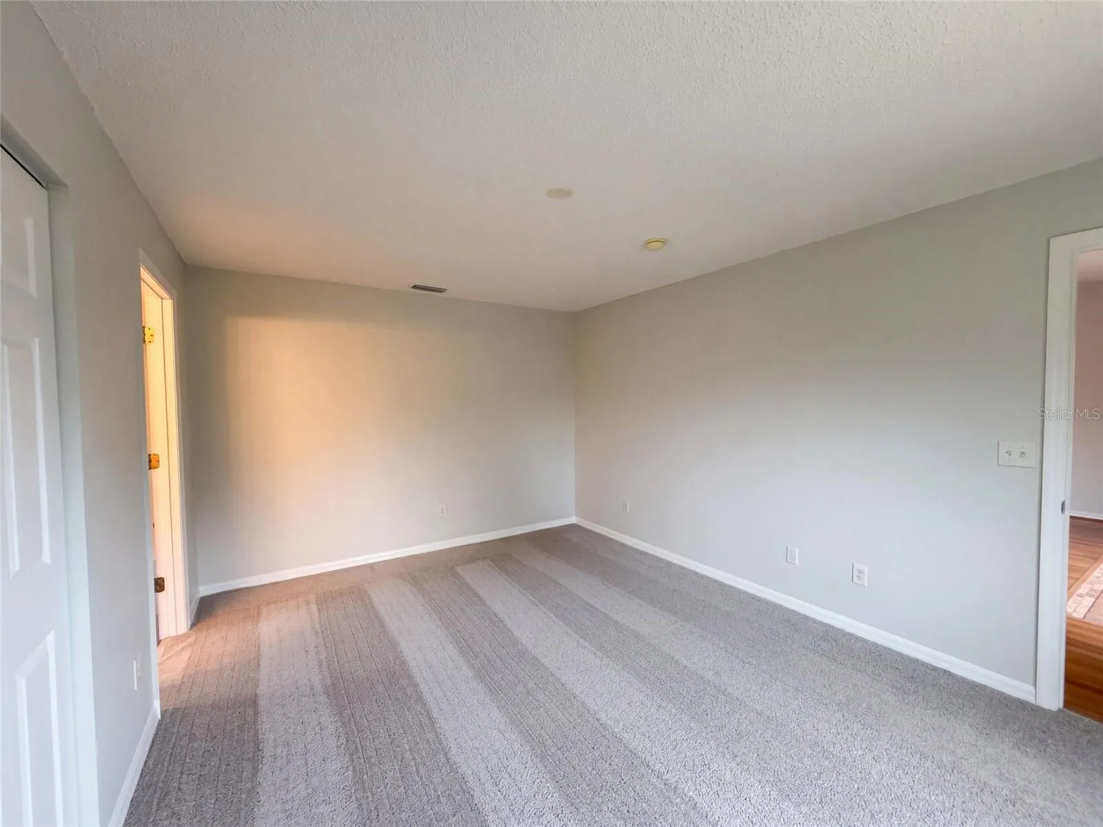 18 ROLLAND LN