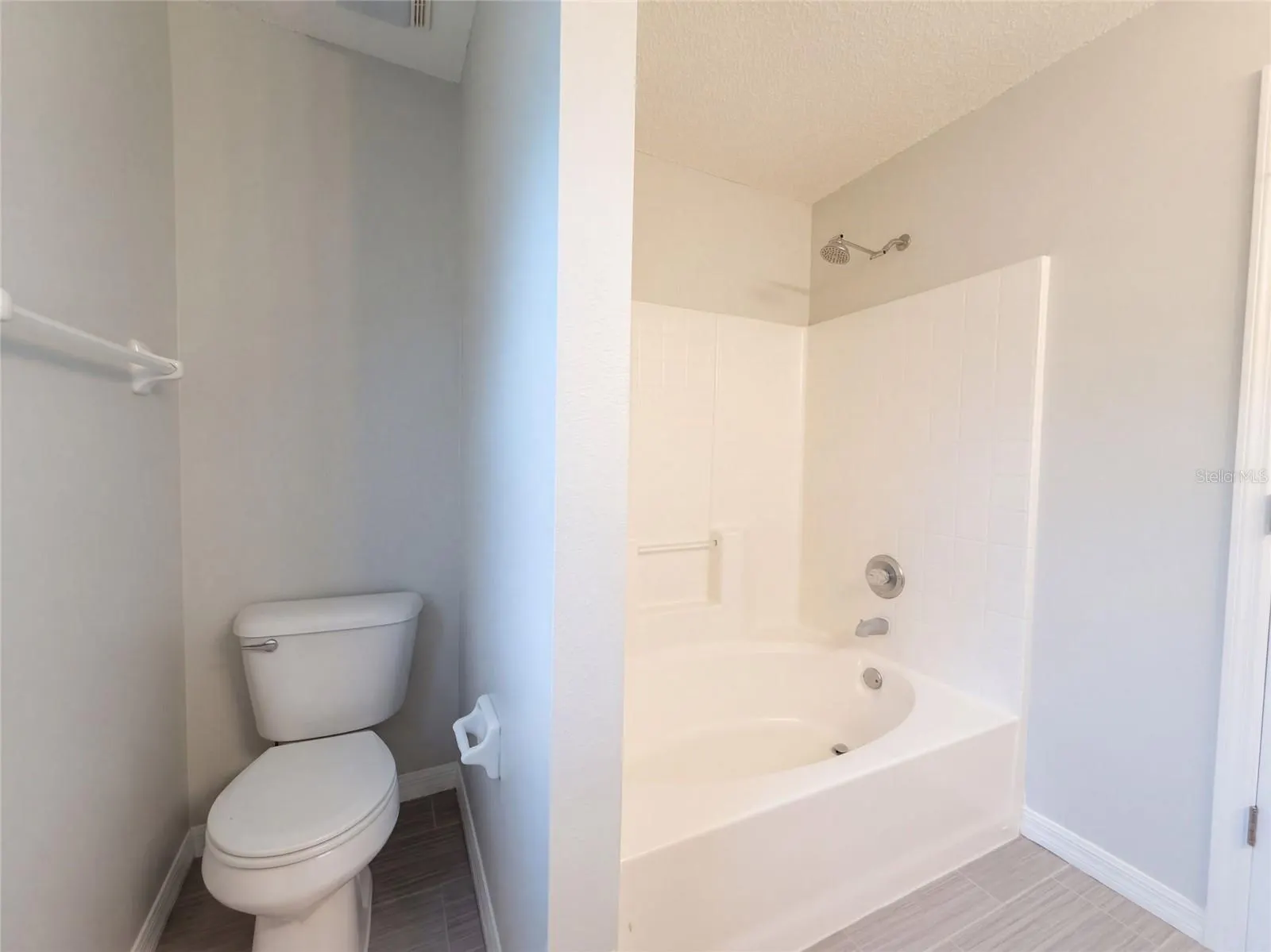 18 ROLLAND LN