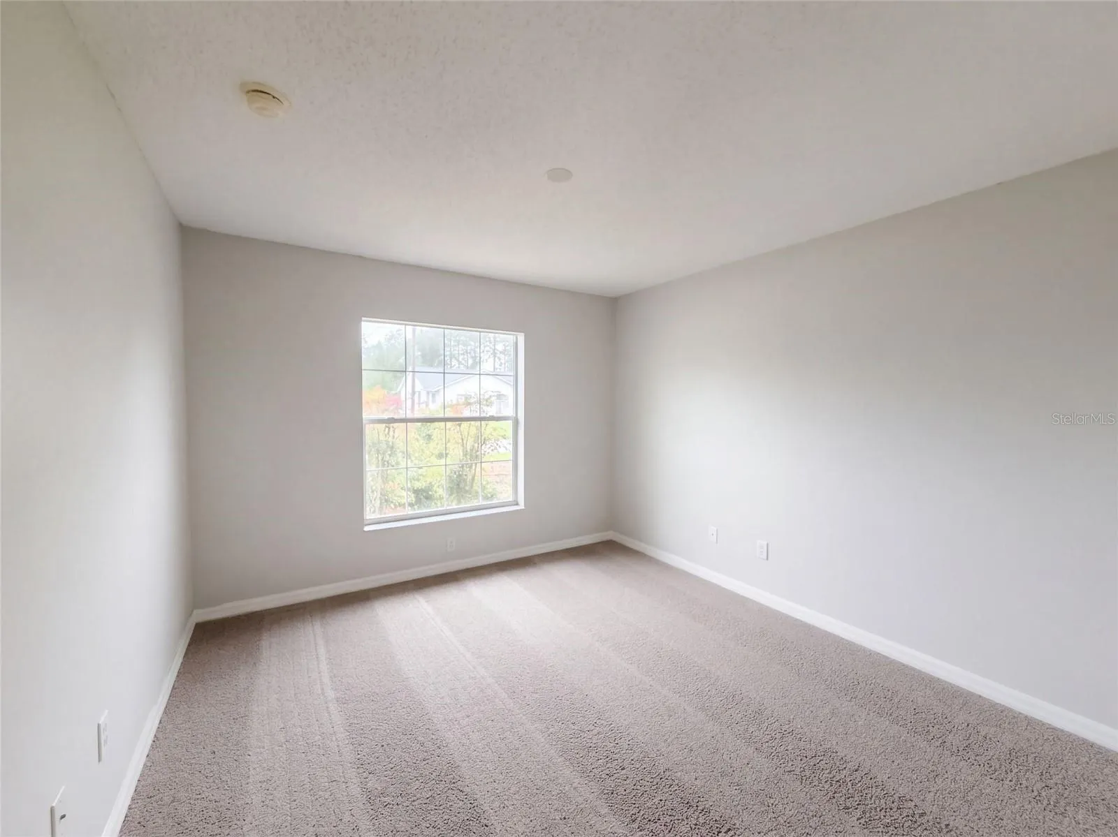 18 ROLLAND LN