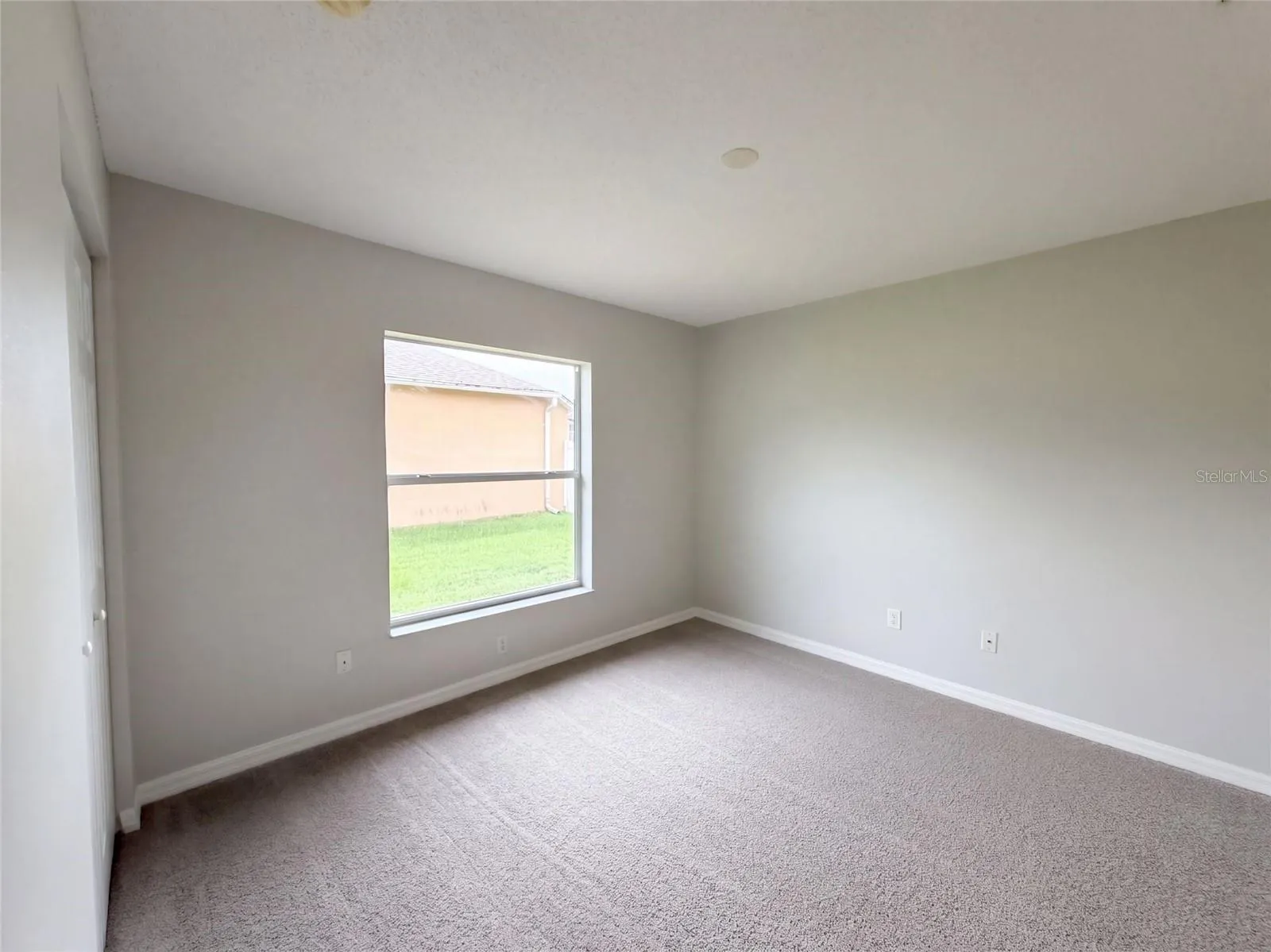 18 ROLLAND LN
