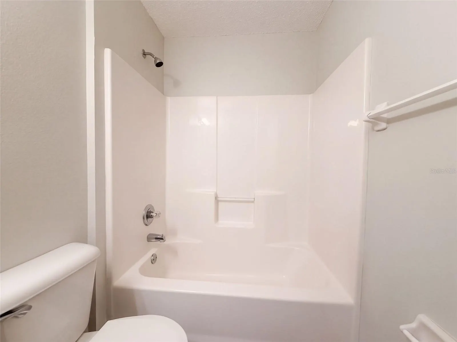 18 ROLLAND LN
