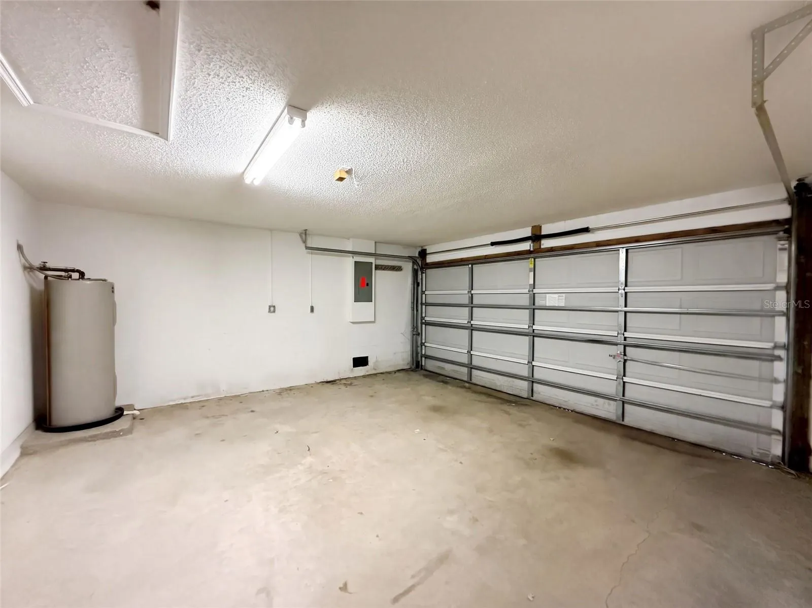 18 ROLLAND LN