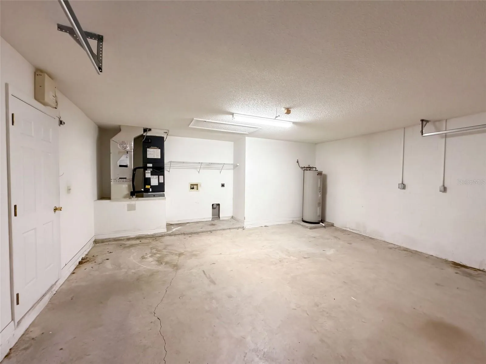 18 ROLLAND LN