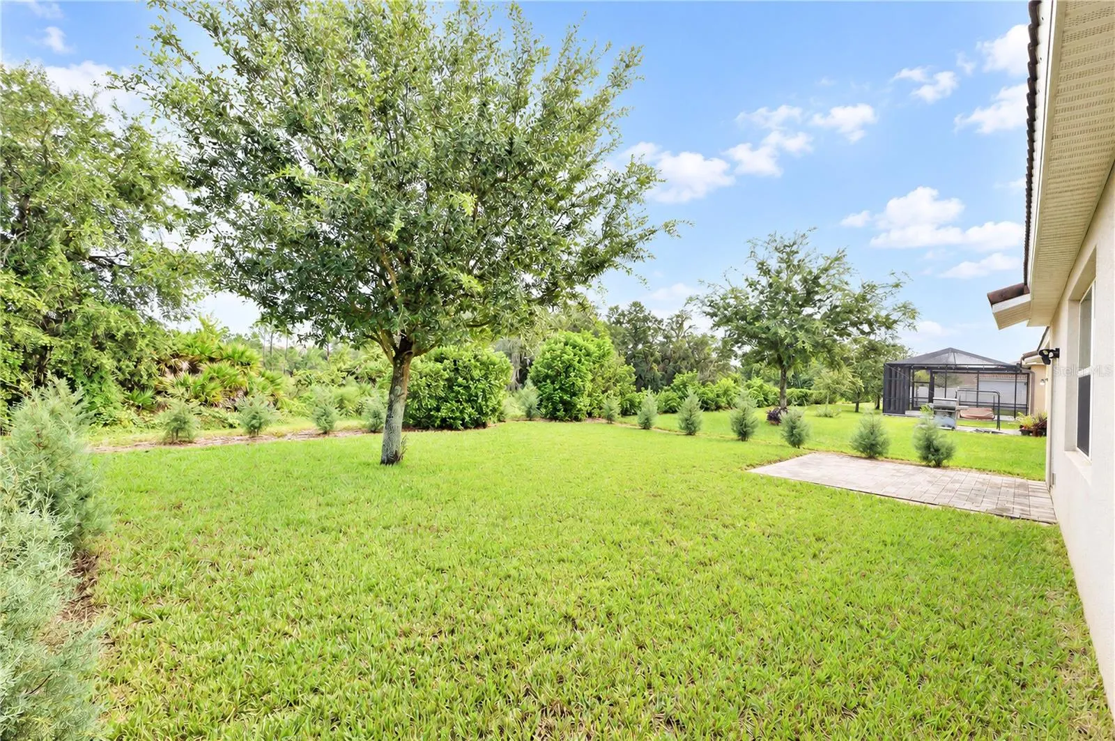 1047 OAK BLUFF DR
