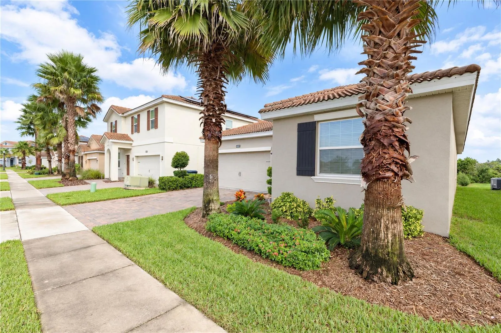 1047 OAK BLUFF DR