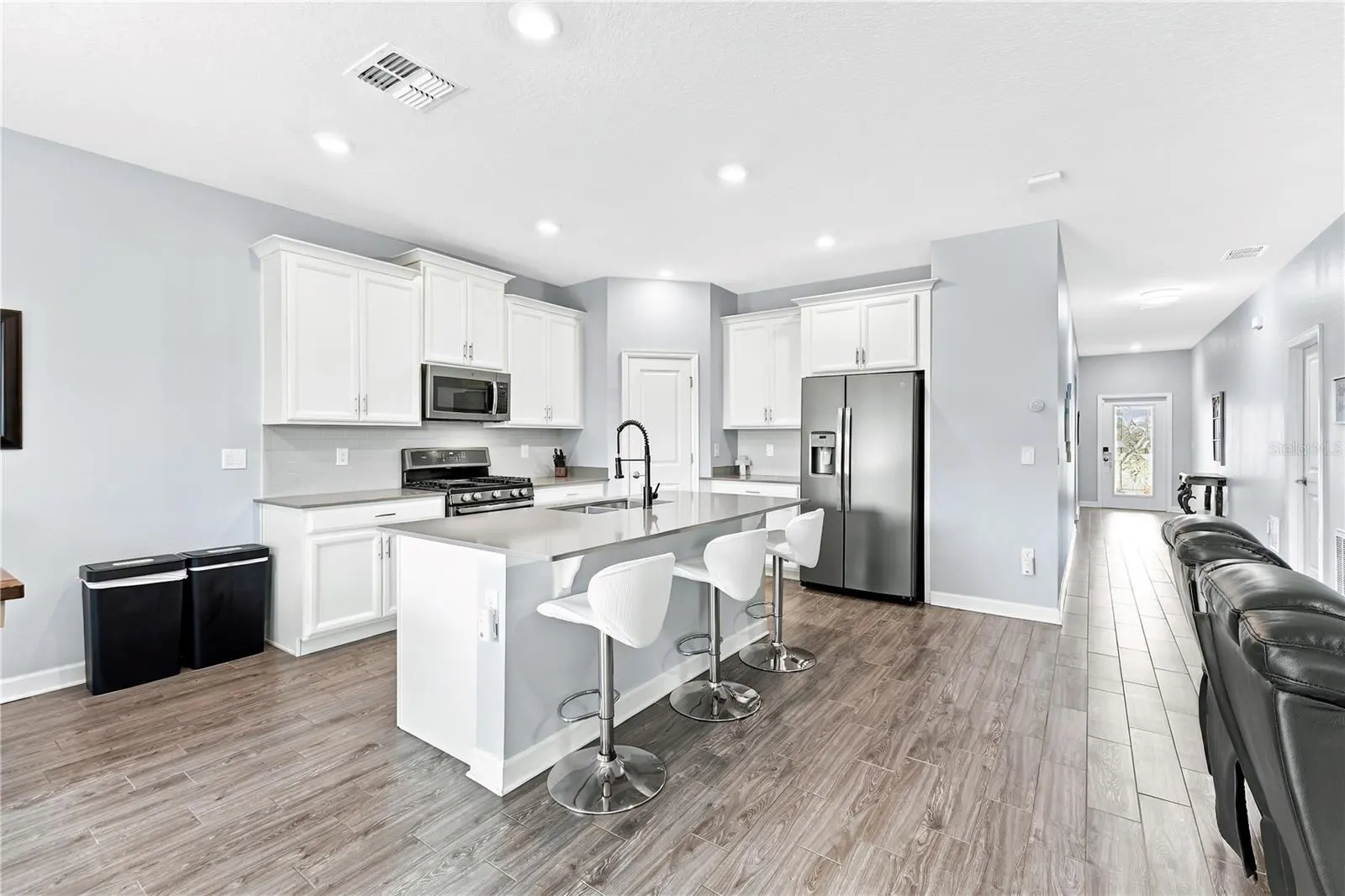 1047 OAK BLUFF DR