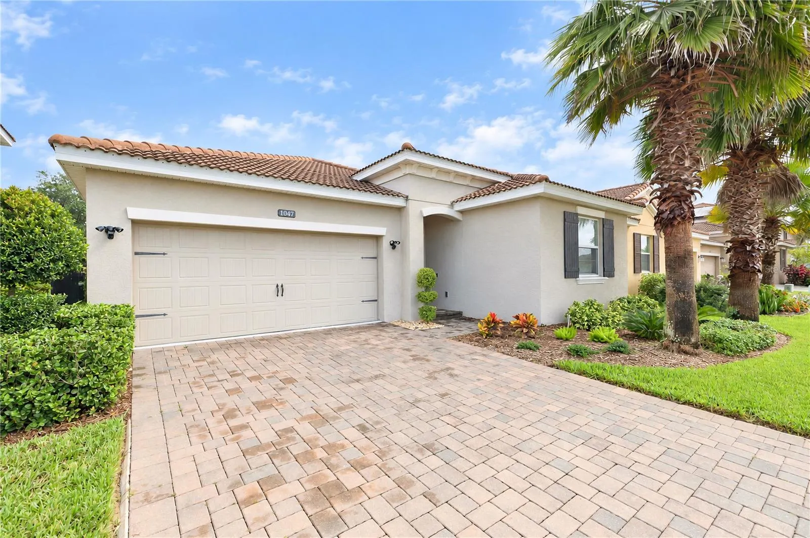 1047 OAK BLUFF DR