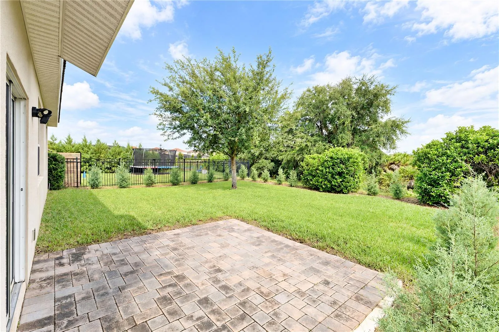 1047 OAK BLUFF DR