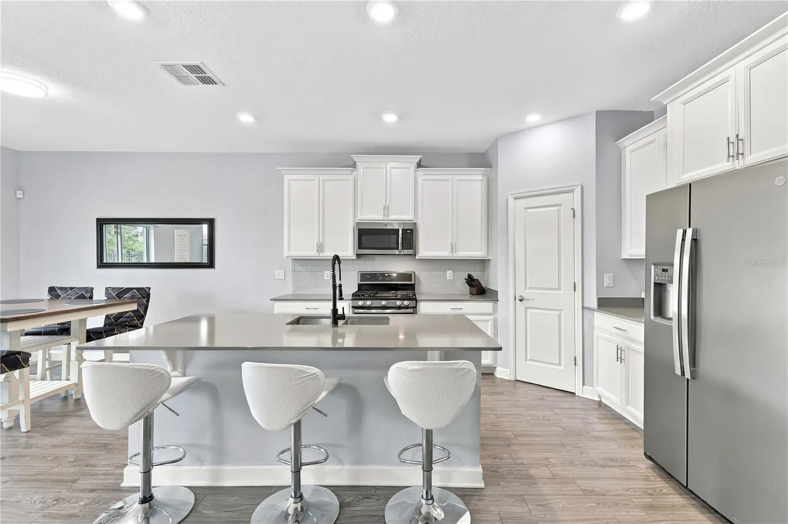 1047 OAK BLUFF DR