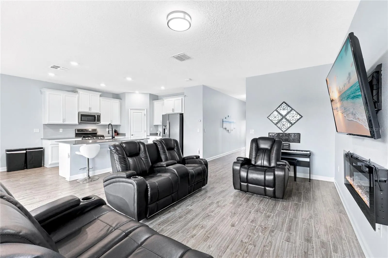 1047 OAK BLUFF DR