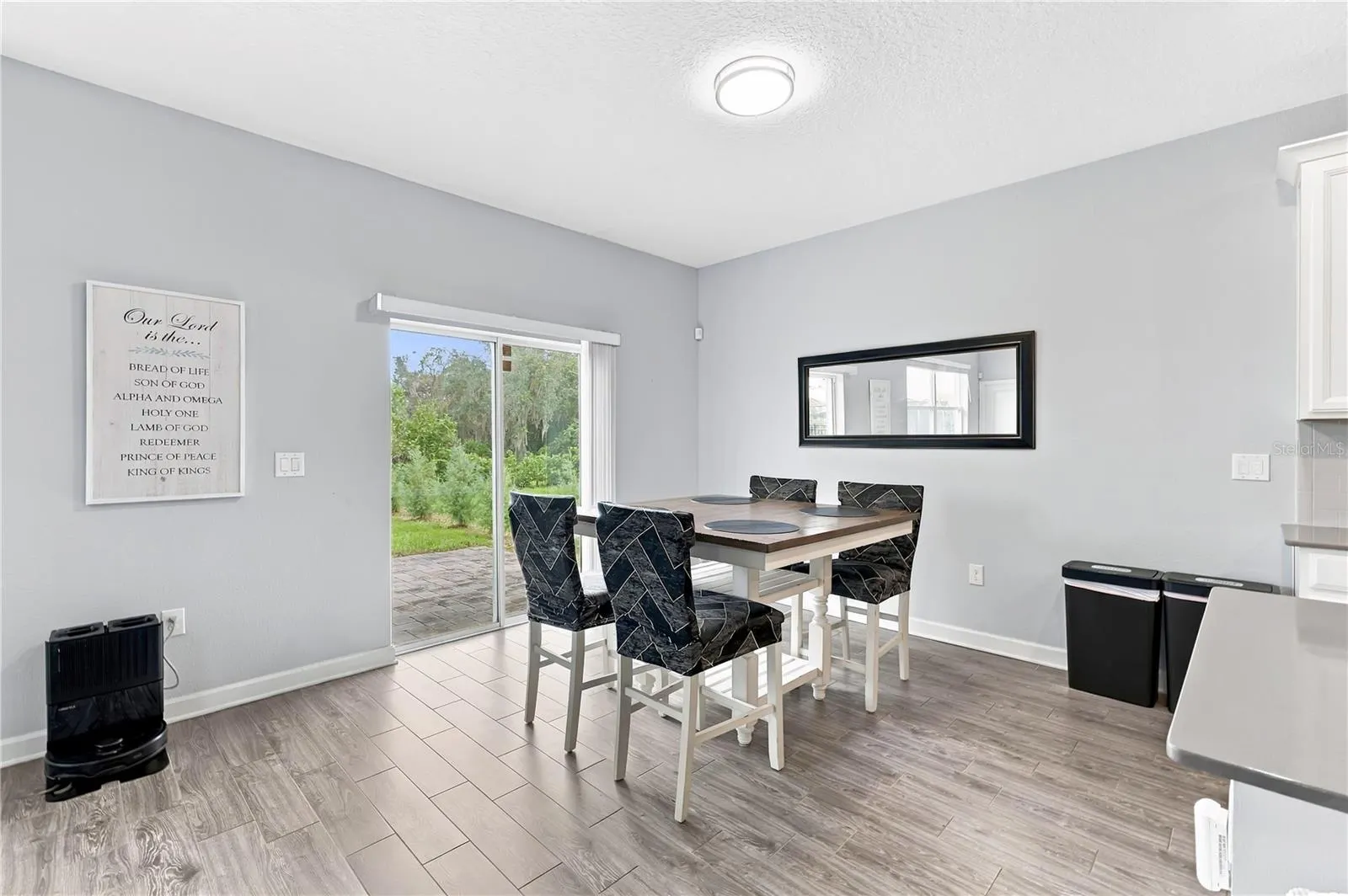 1047 OAK BLUFF DR